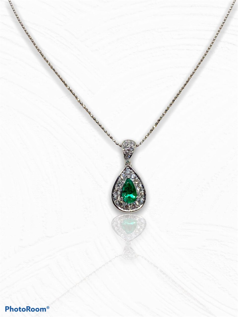 Collana Donna con Smeraldo a Goccia e Diamanti
