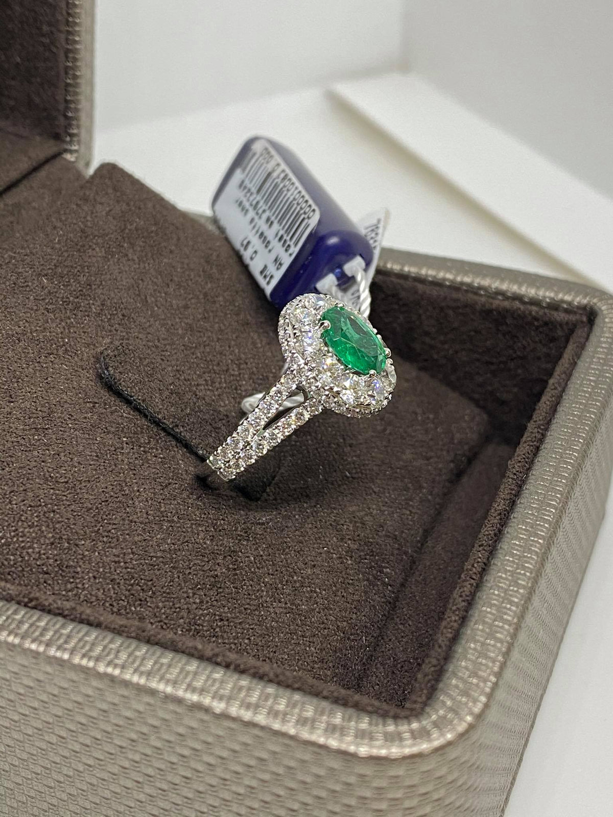 Anello Donna Crivelli con Smeraldo Colombiano Ct 0.97 e Diamanti