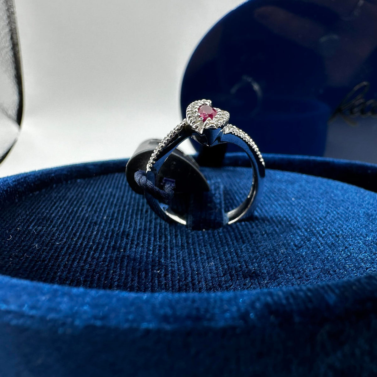 Anello Donna Recarlo con Rubino ct 0.29 e Diamanti