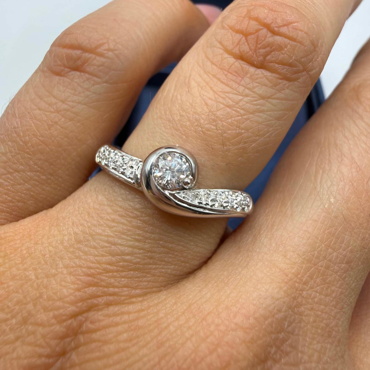 Anello Solitario Salvini in Oro 18KT 18KT e Diamante ct. 0,24