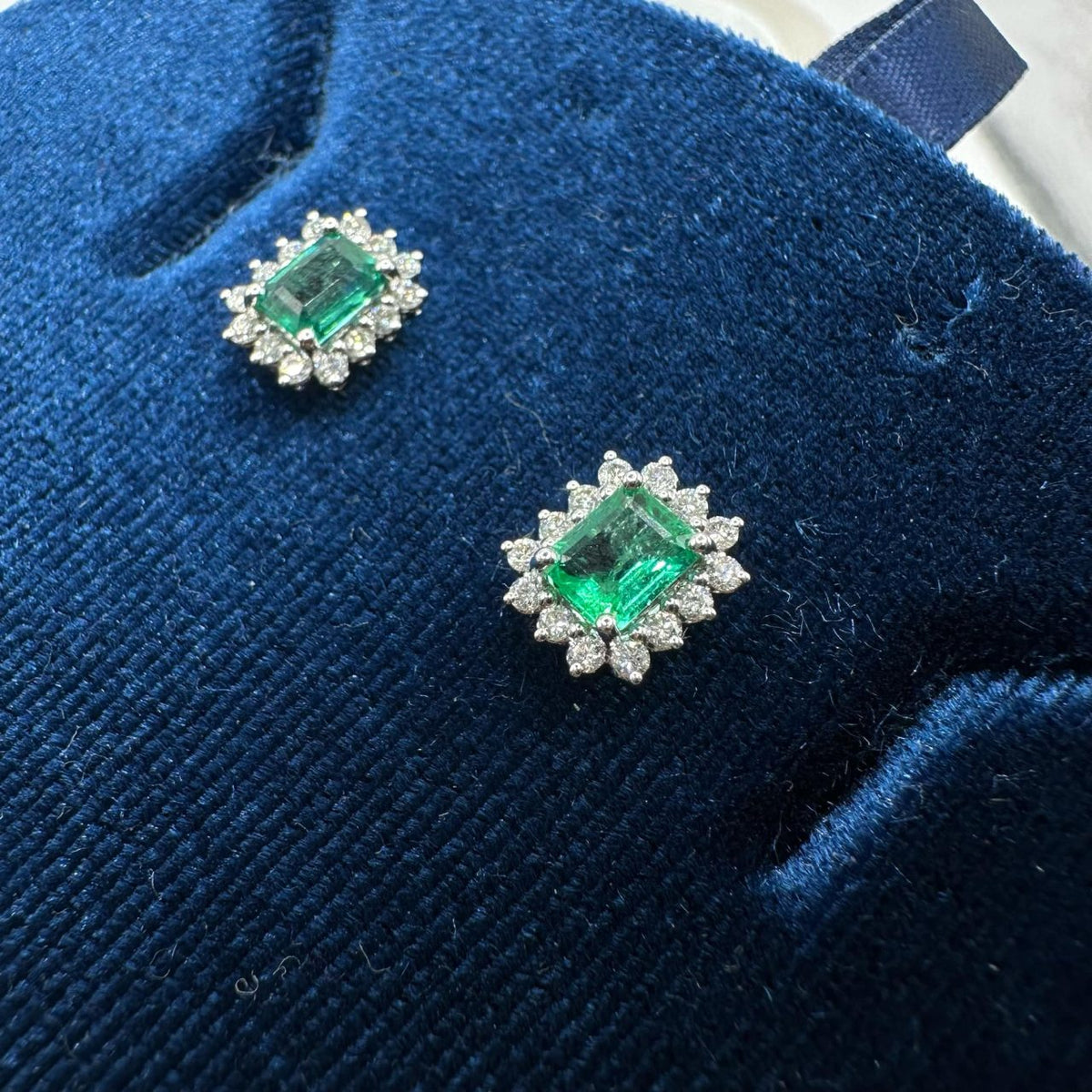 Orecchini Recarlo con Diamanti e Smeraldi Ct. 1,04