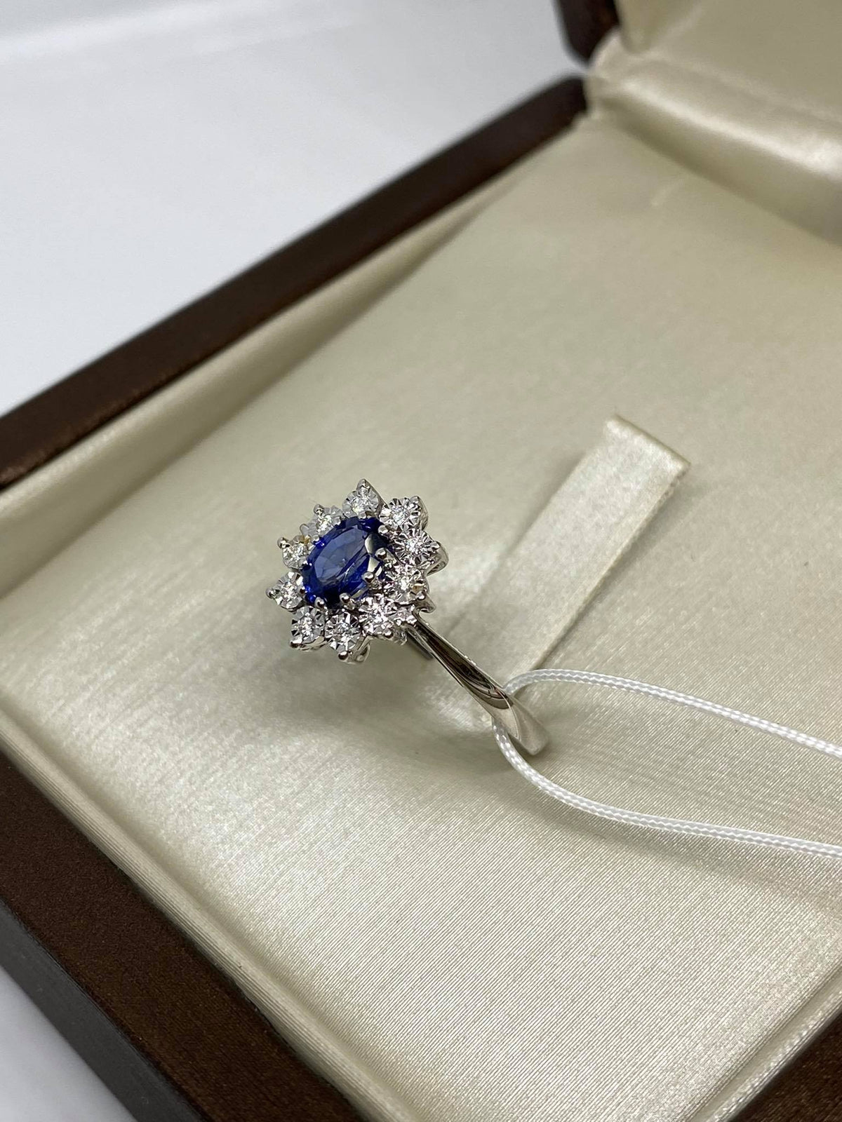 Anello Donna Oro 18KT con Zaffiro Ct 0.55 e Diamanti