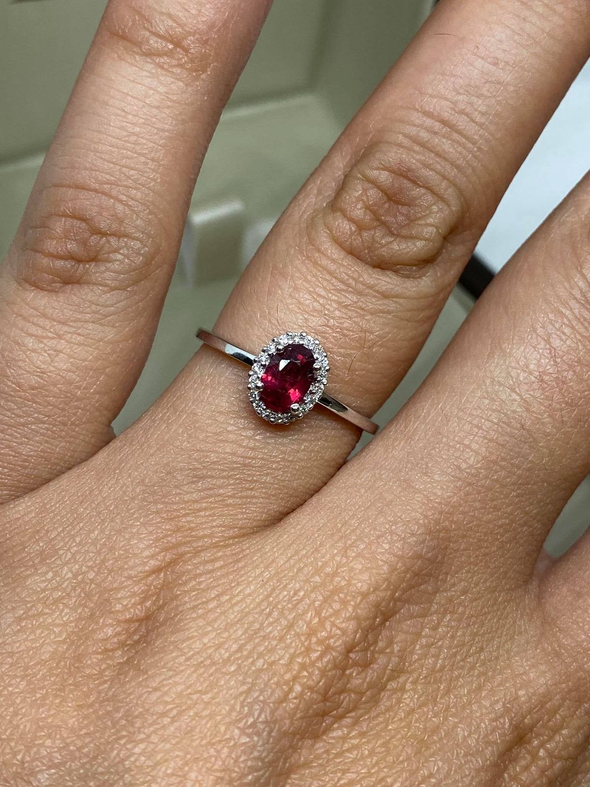 Anello Donna Oro 18KT con Rubino Ct 0.55