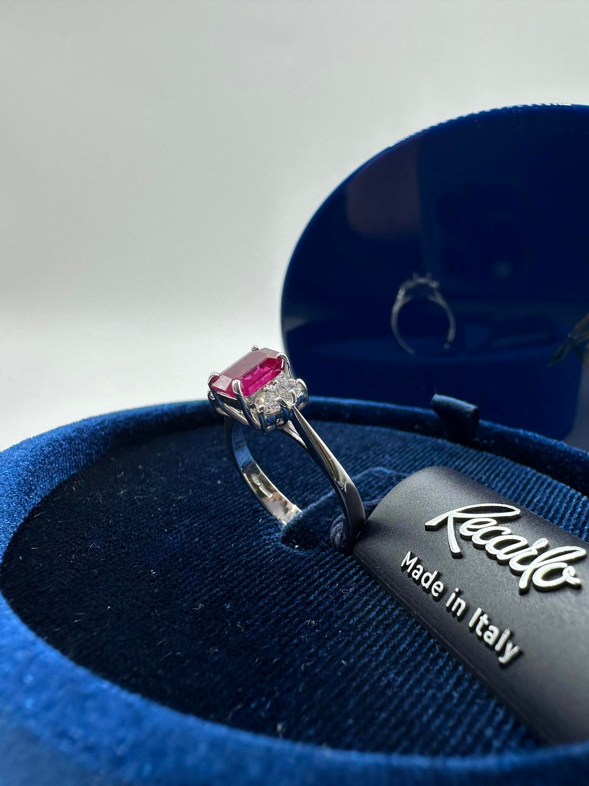 Anello Donna Recarlo con Rubino Ct 0.90 e Diamanti