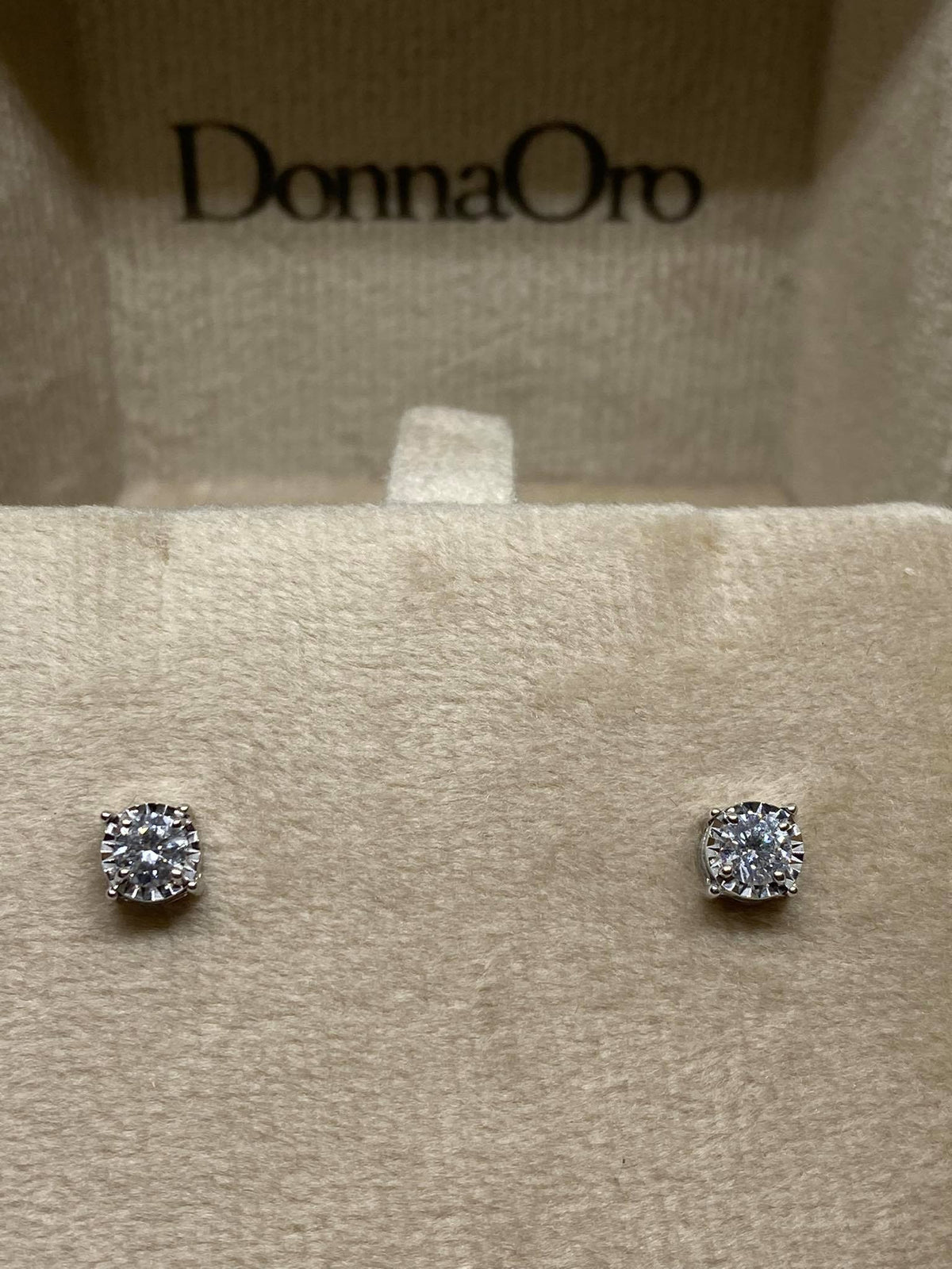 Orecchini Donna Oro 18KT Punto Luce con Diamante Ct 0.40