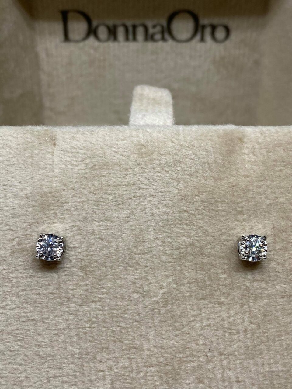Orecchini Donna Oro 18KT Punto Luce con Diamante Ct 0.20