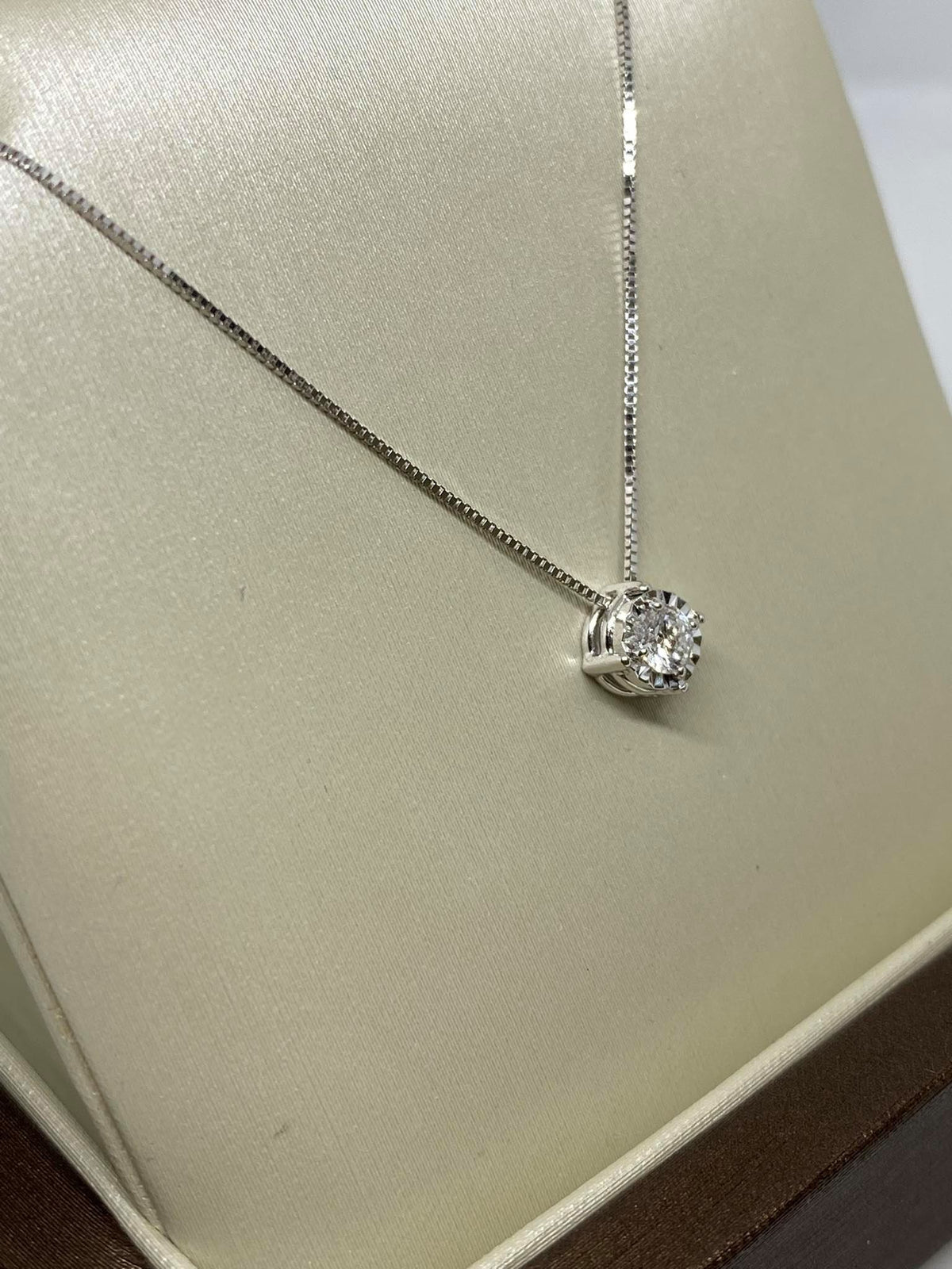 Collana Donna Oro 18KT Punto Luce con Diamante Ct 0.20