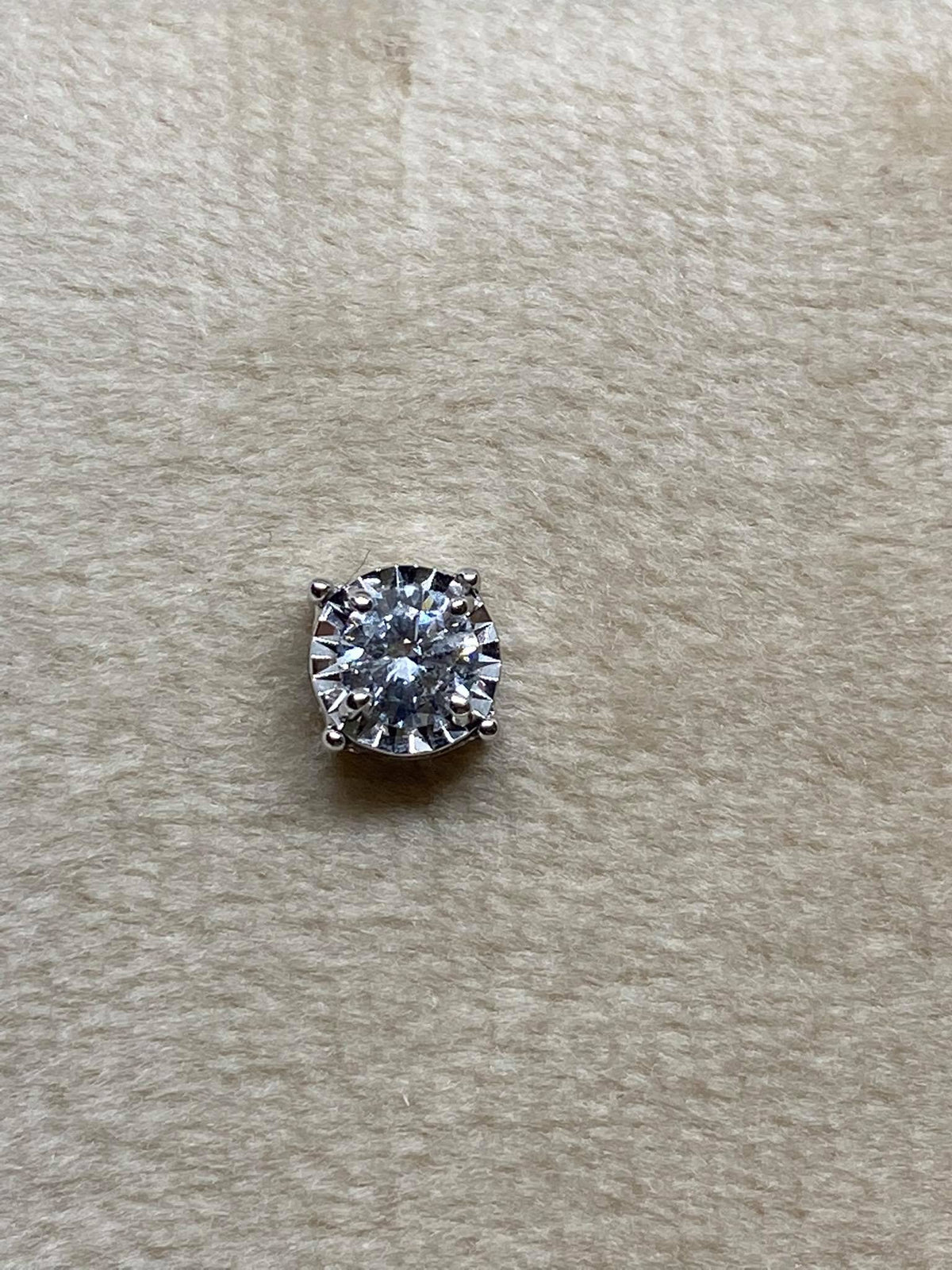 Orecchini Donna Oro 18KT Punto Luce con Diamante Ct 0.40