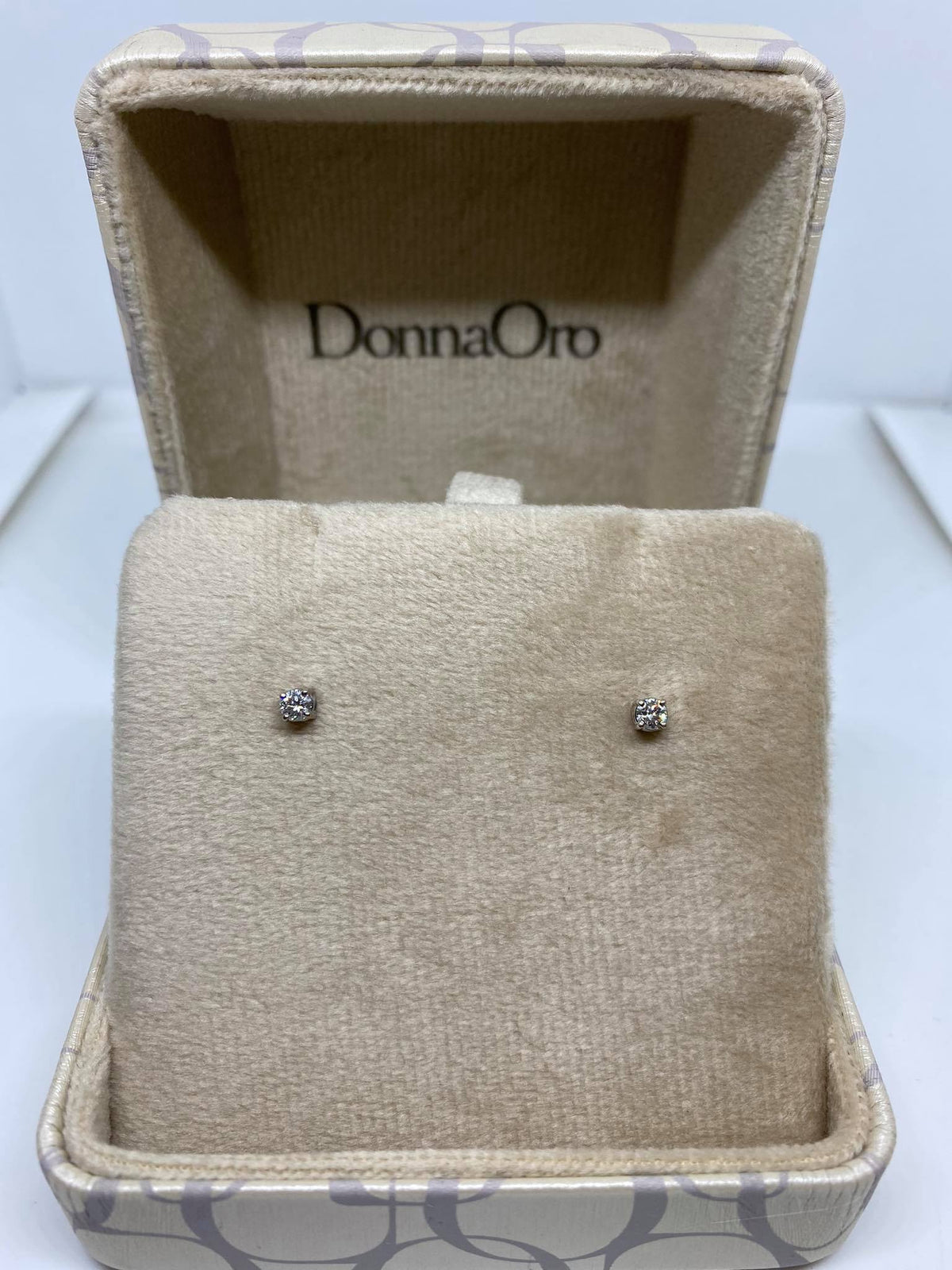 Orecchini Donna Oro 18KT Punto Luce con Diamante Ct 0.18