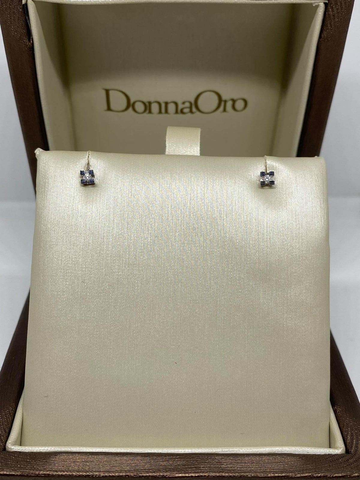 Orecchini Donna Oro 18KT Punto Luce con Diamante Ct 0.04
