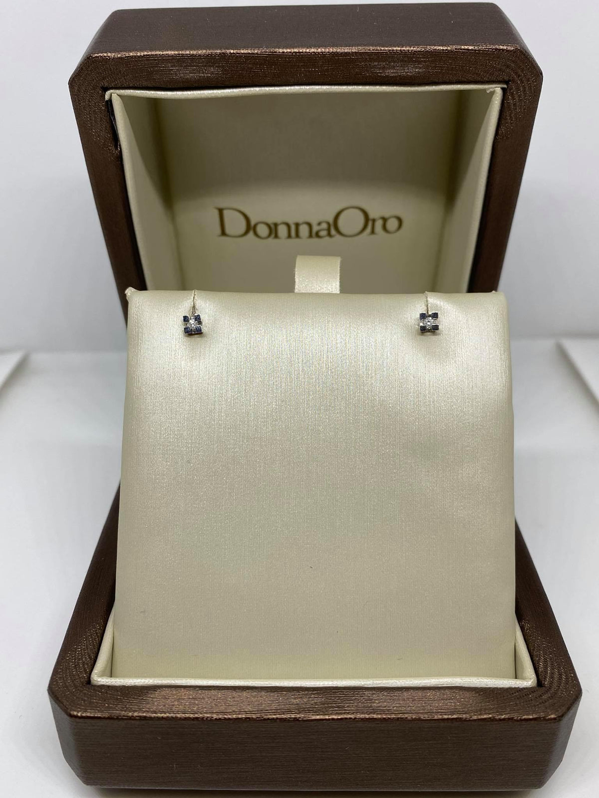 Orecchini Donna Oro 18KT Punto Luce con Diamante Ct 0.04