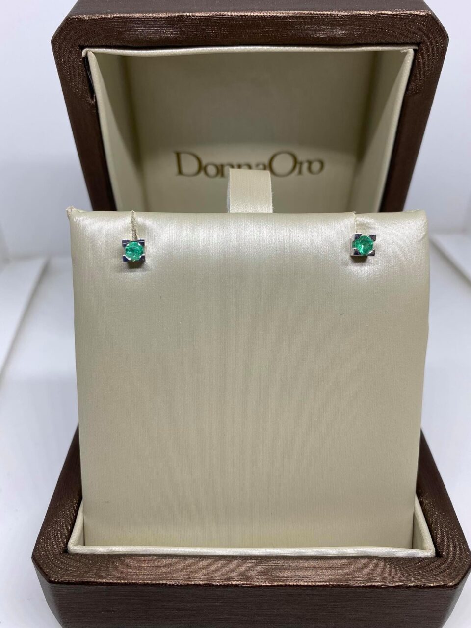 Orecchini Donna Oro 18KT Punto Luce con Smeraldo Ct. 0,32