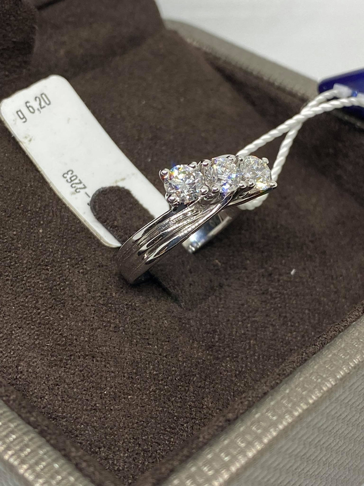 Anello Crivelli Trilogy in Oro 18KT 18KT e Diamanti Ct 1.15 G-SI