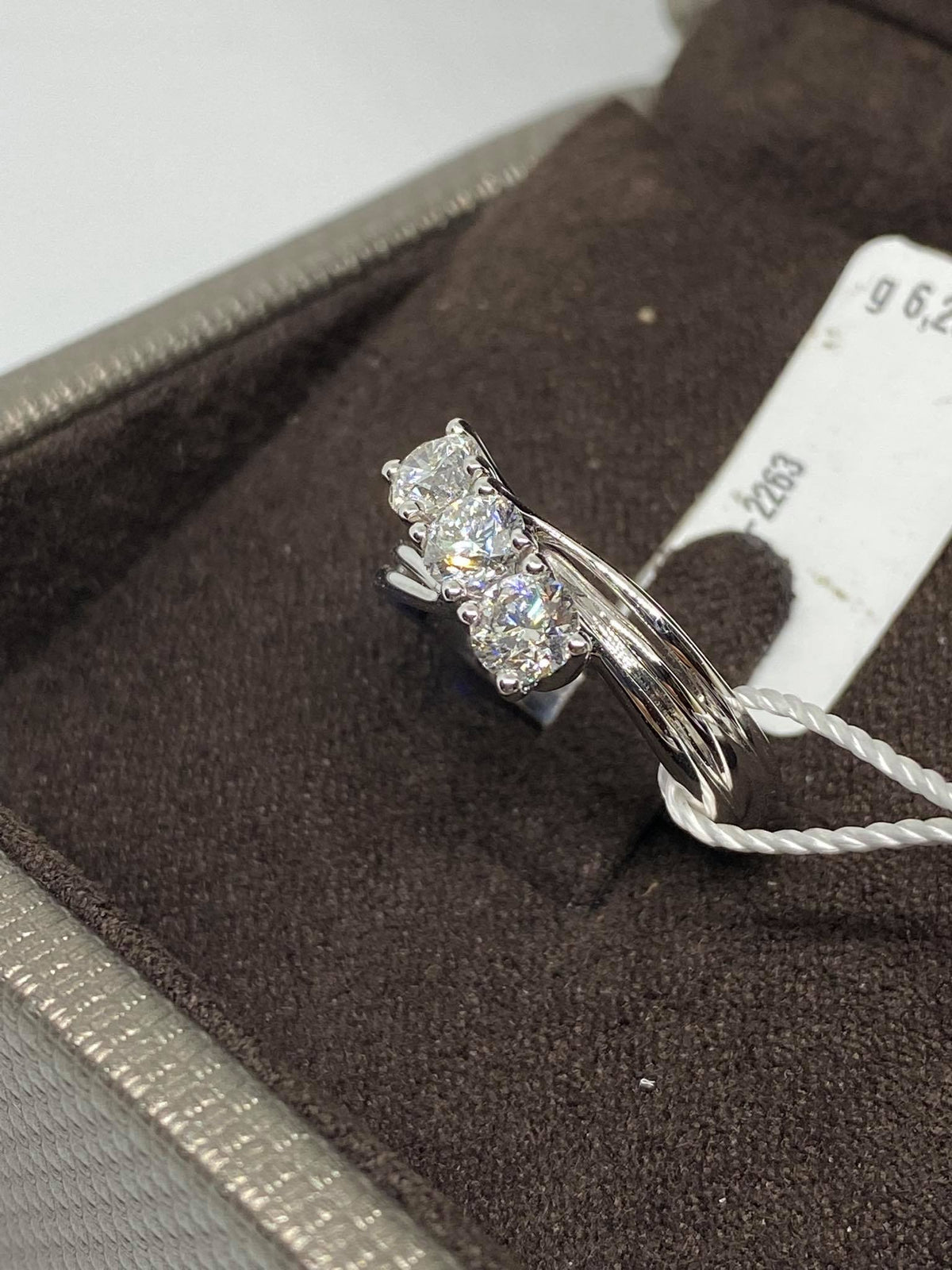 Anello Crivelli Trilogy in Oro 18KT 18KT e Diamanti Ct 1.15 G-SI