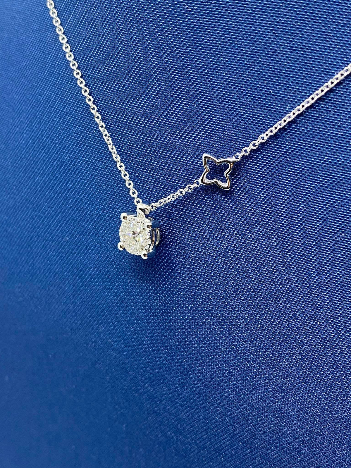Collana Recarlo Nodo D'amore in Oro 18KT e Diamanti  Ct 0.20
