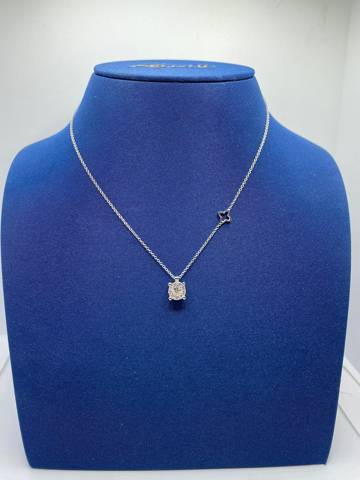 Collana Recarlo Nodo D’amore in Oro 18KT e Diamanti Ct 0.28
