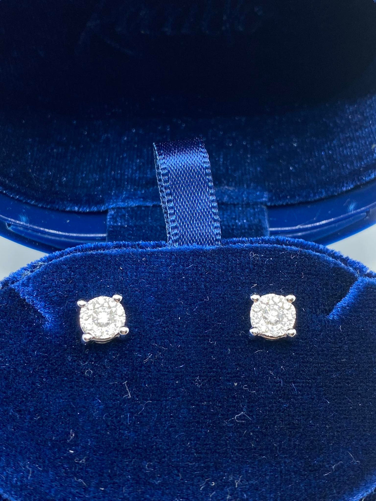 Orecchini Recarlo Nodo D'Amore con Diamanti Ct 0.39
