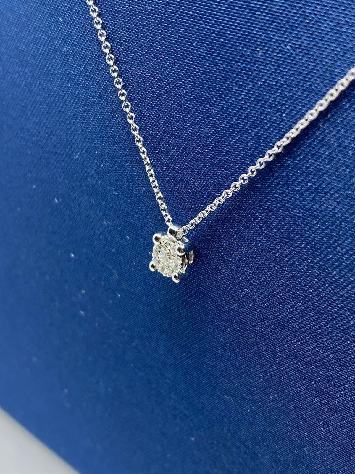 Collana Recarlo Nodo D’amore in Oro 18KT e Diamanti Ct 0.10