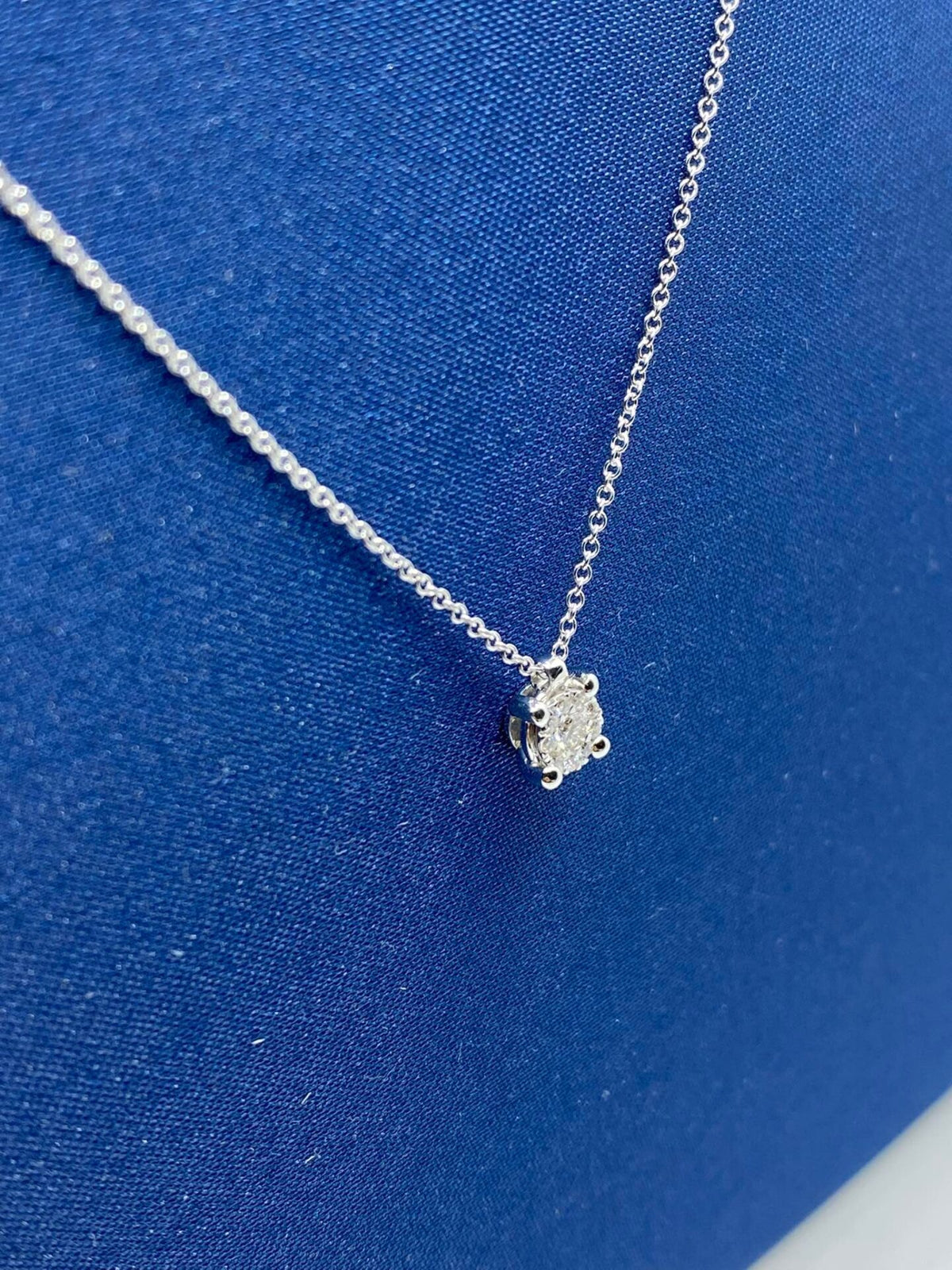 Collana Recarlo Nodo D’amore in Oro 18KT e Diamanti Ct 0.10