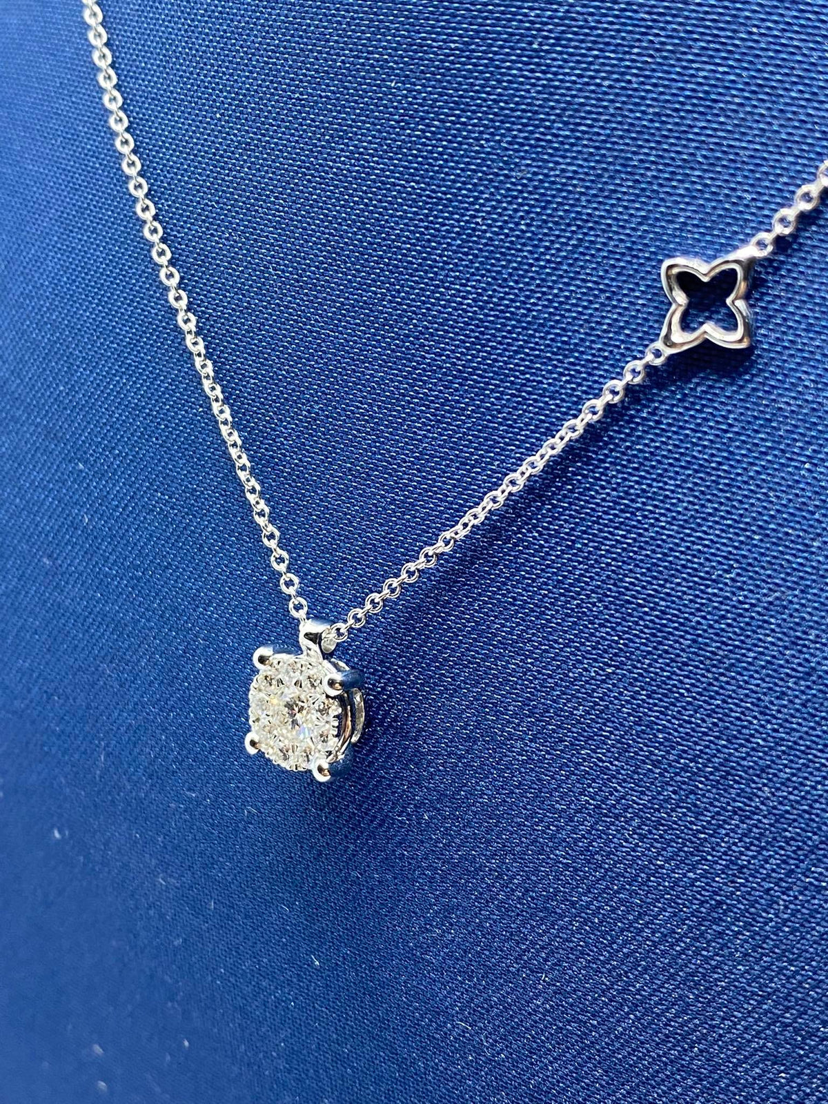 Collana Recarlo Nodo D’amore in Oro 18KT e Diamanti Ct 0.28