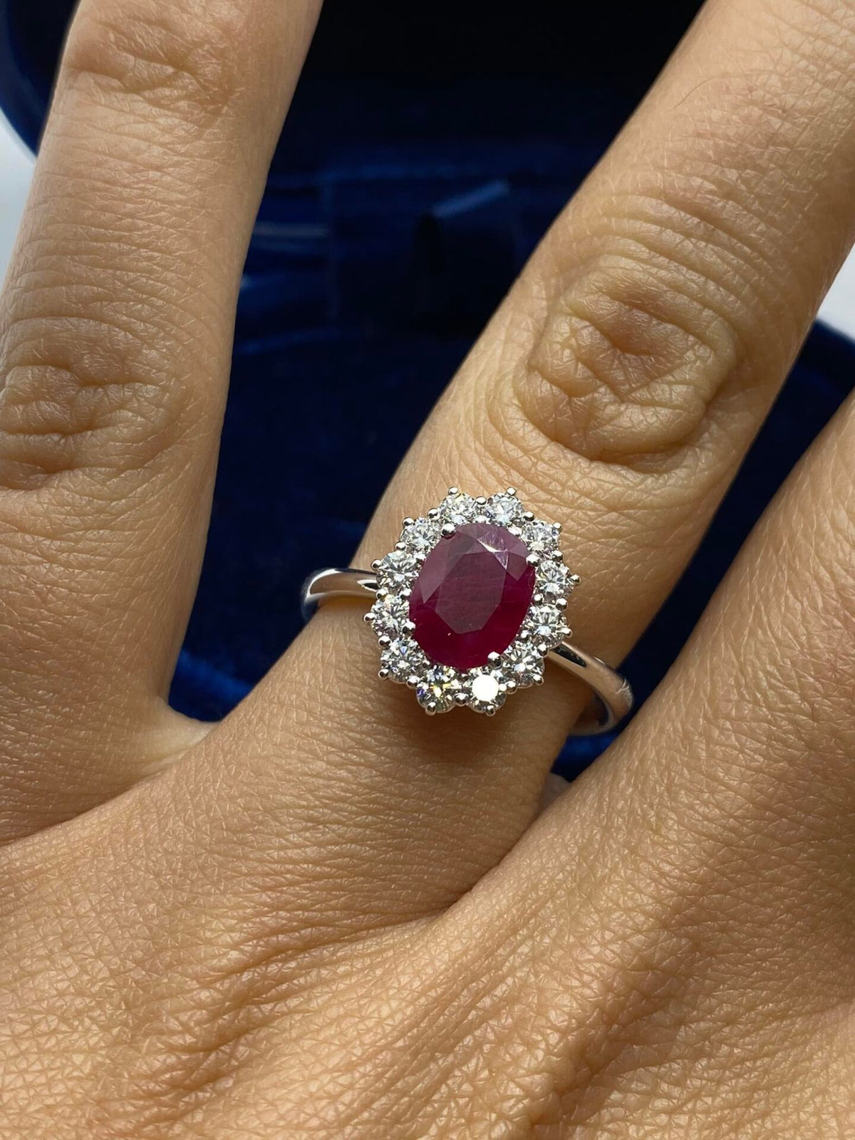 Anello Donna Recarlo con Rubino Ct 1.32 e Diamanti