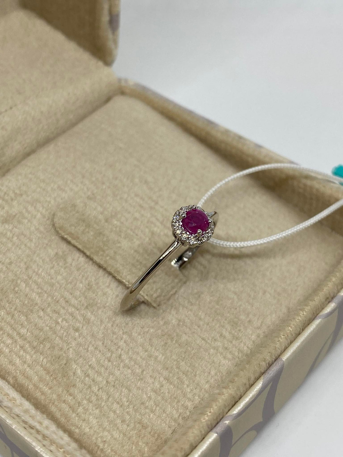Anello Donna Oro 18KT con Rubino Ct 0.22 e Diamanti