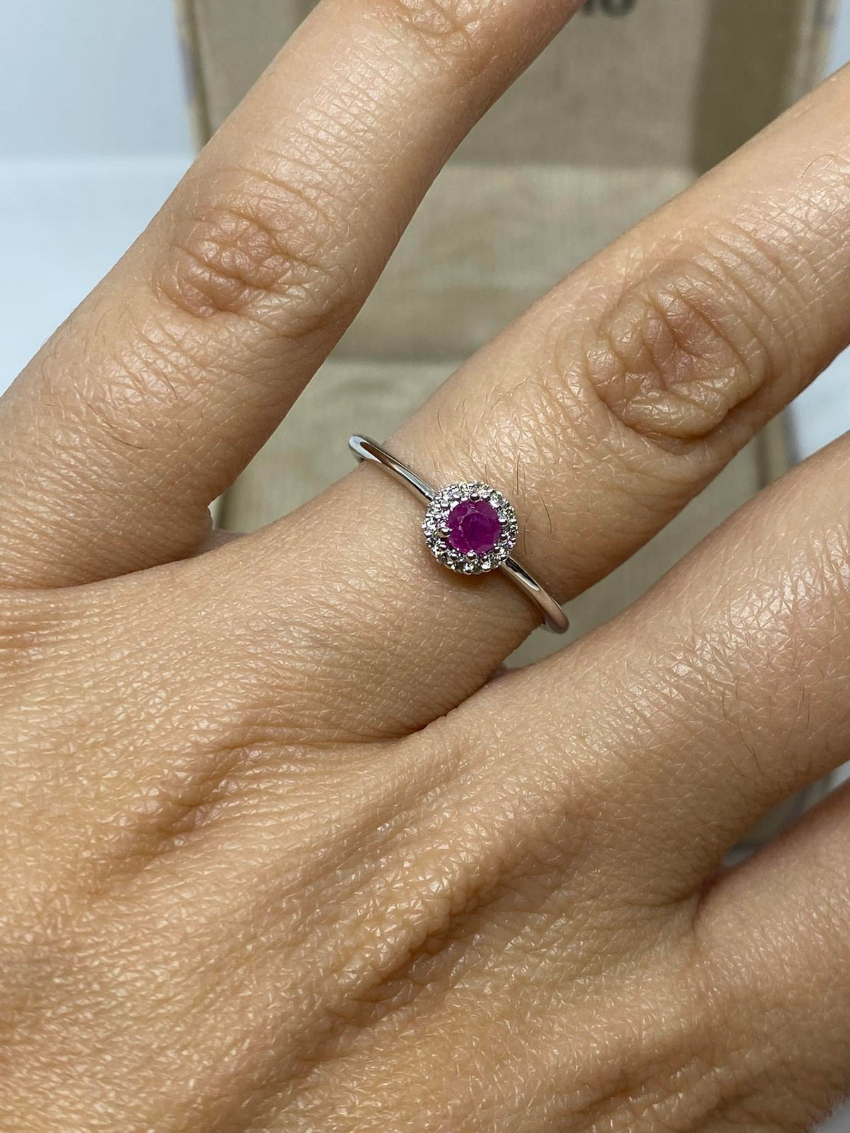 Anello Donna Oro 18KT con Rubino Ct 0.22 e Diamanti