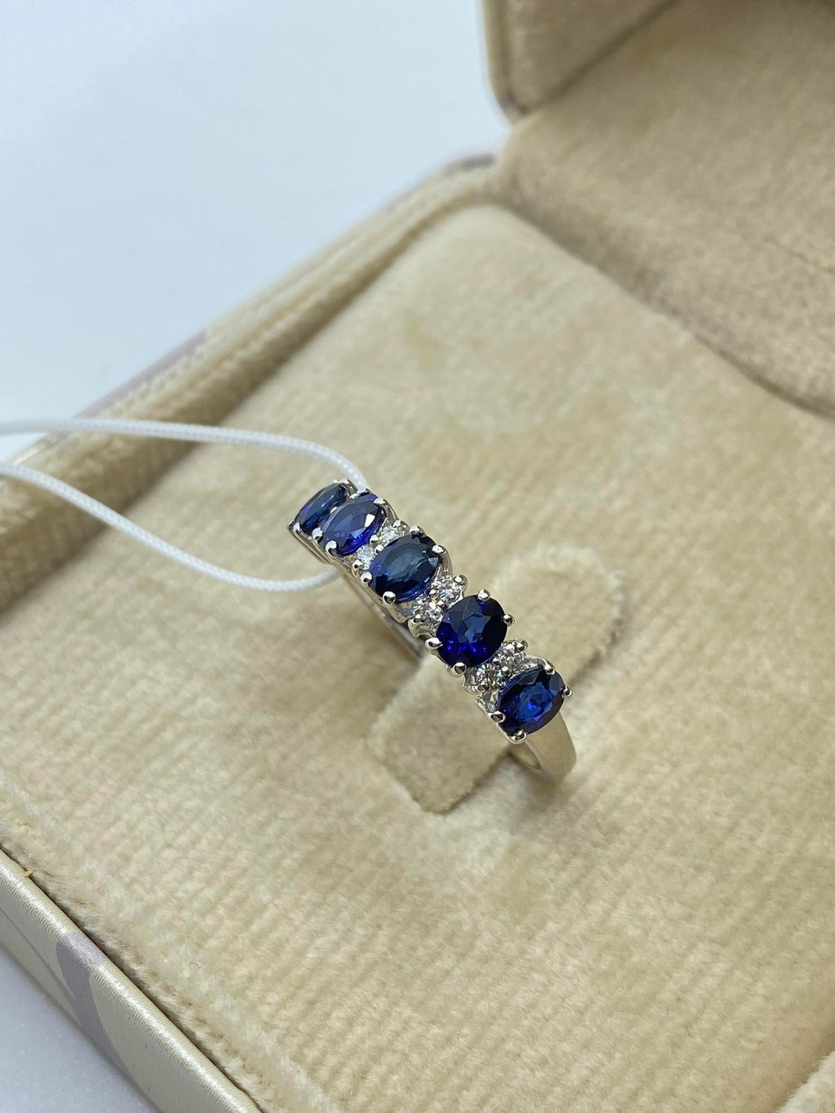 Anello Veretta Donna Oro 18KT con Zaffiri Ct 1,00 e Diamanti