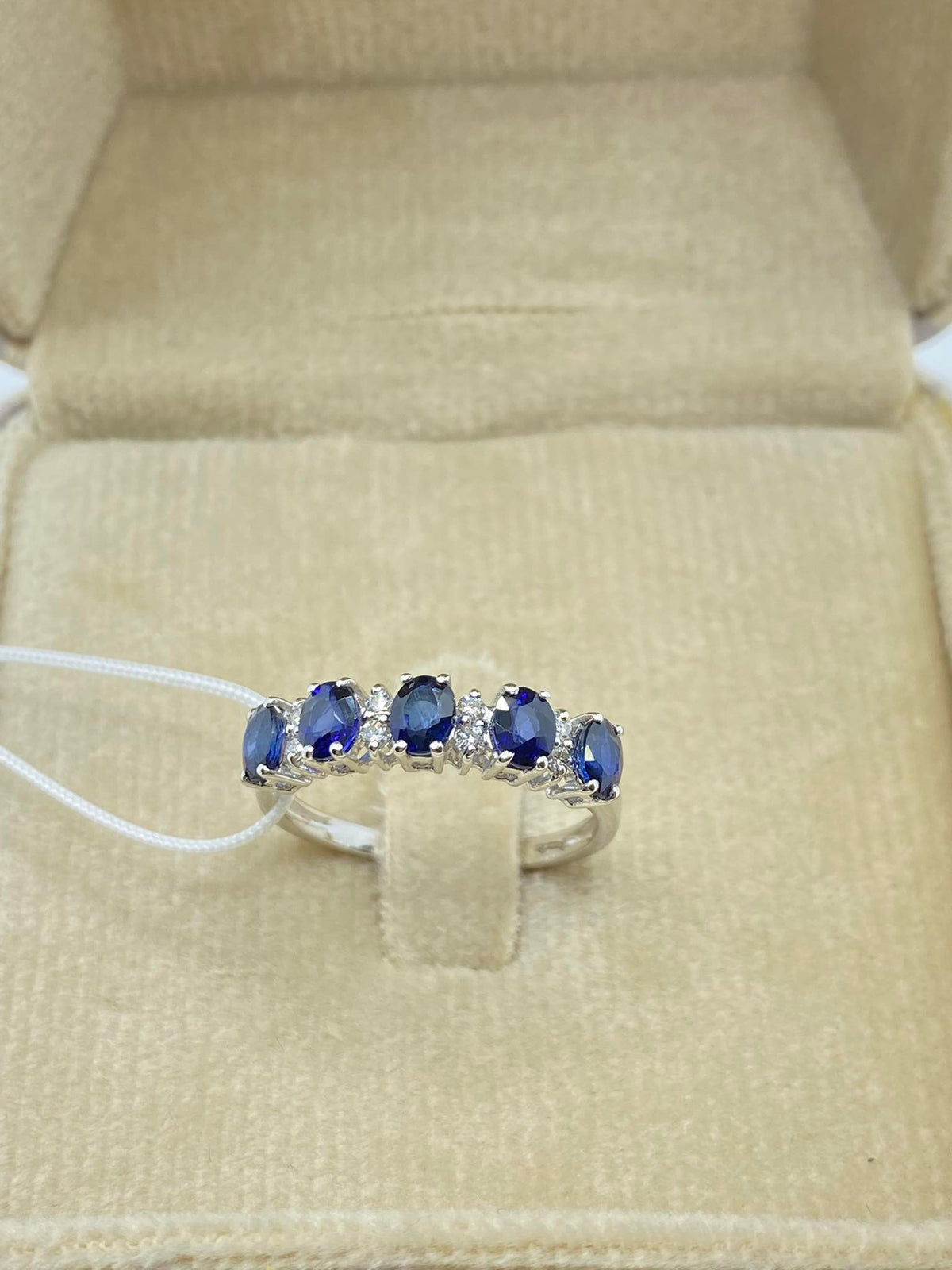 Anello Veretta Donna Oro 18KT con Zaffiri Ct 1,00 e Diamanti
