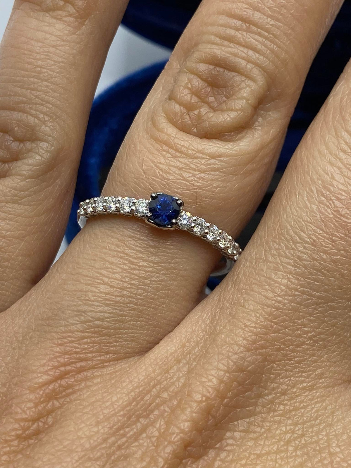 Anello Veretta Recarlo Anniversary con Zaffiro Ct 0.20 e Diamanti
