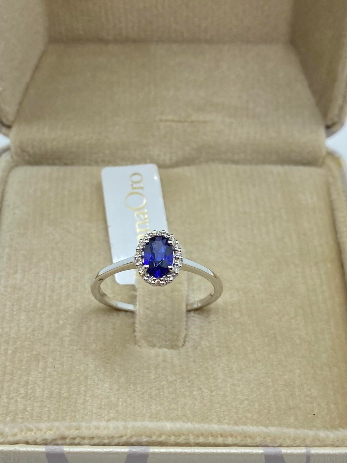Anello Donna Oro 18KT con Zaffiro ct 0.55 e Diamanti
