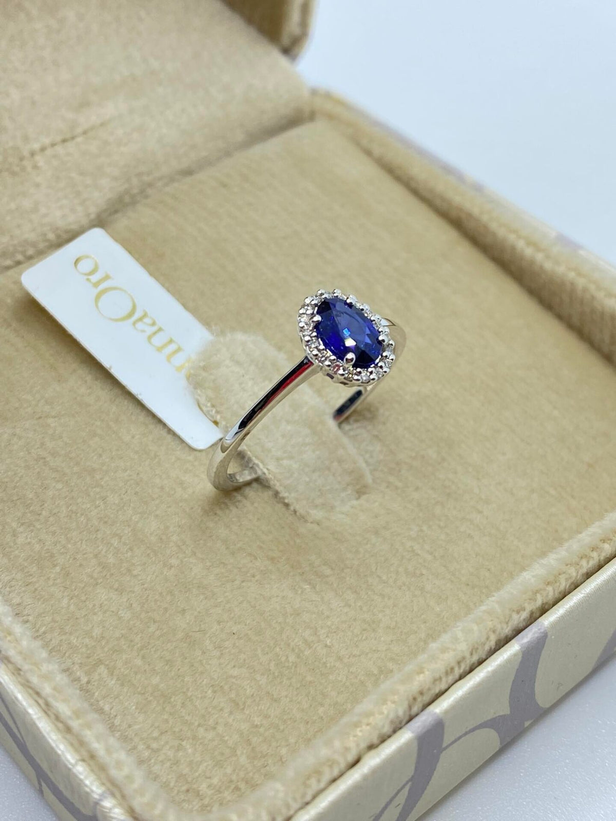 Anello Donna Oro 18KT con Zaffiro ct 0.55 e Diamanti
