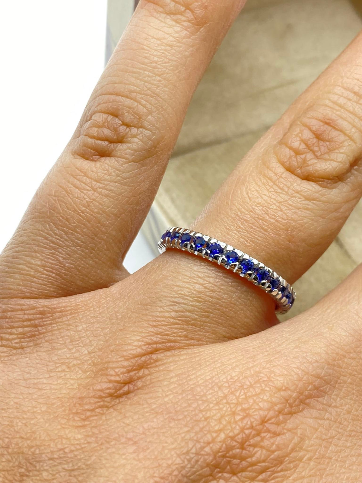 Anello Veretta Donna Oro 18KT con Zaffiri Ct 0.42