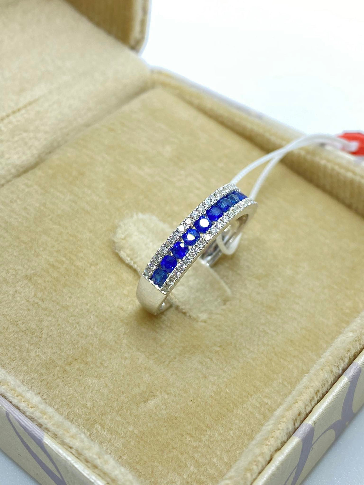 Anello Veretta Donna Oro 18KT con Zaffiri Ct 0.58 e Diamanti