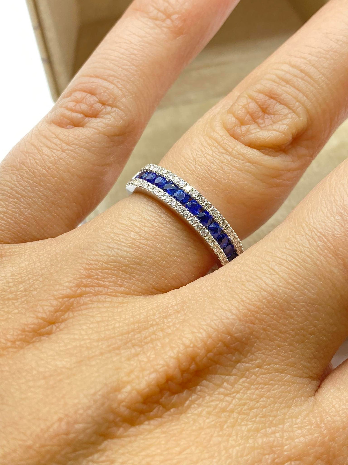 Anello Veretta Donna Oro 18KT con Zaffiri Ct 0.58 e Diamanti