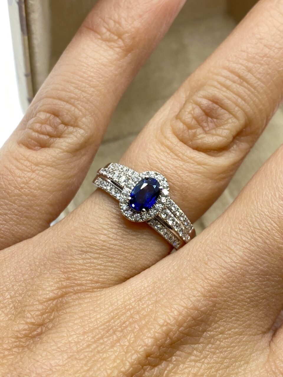 Anello Donna Oro 18KT con Zaffiro Ct 0.55 e Diamanti