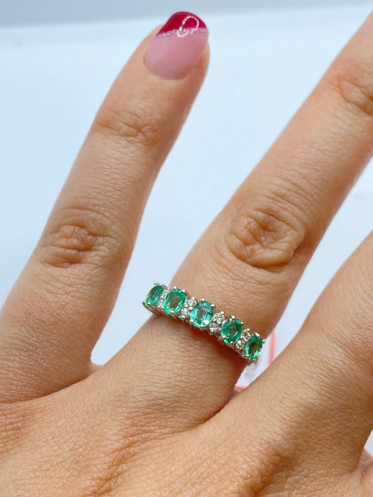 Anello Veretta Donna Oro 18KT con Smeraldi Ct 0.75 e Diamanti