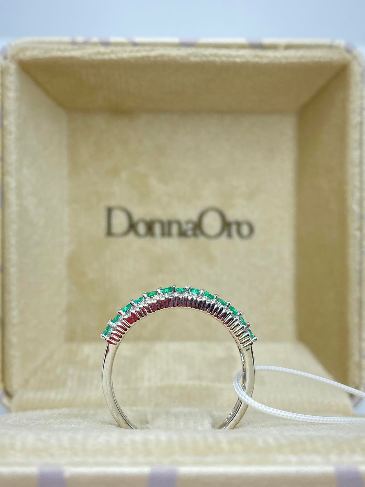 Anello Veretta Donna Oro 18KT con Smeraldi Ct 0.28 e Diamanti