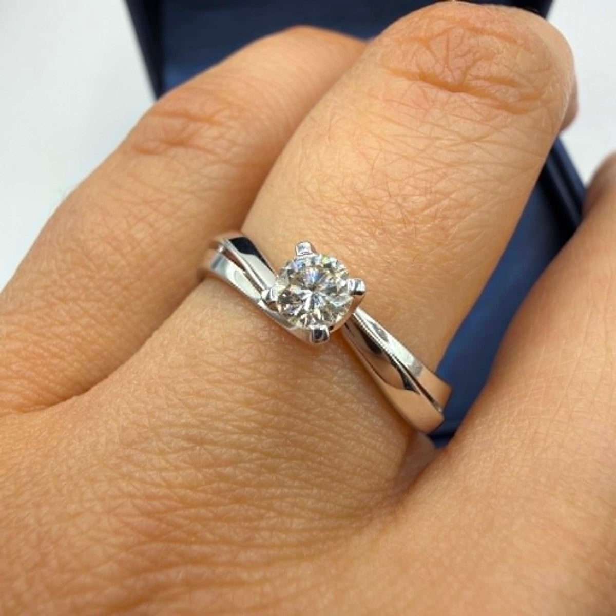 Anello Solitario Salvini in Oro 18KT 18KT e Diamante ct. 0,31