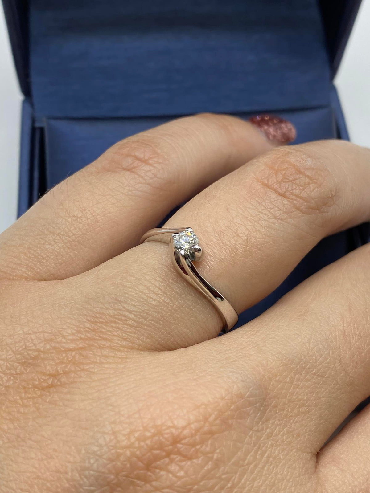 Anello Solitario Comete in Oro 18KT 18KT con Diamante Ct. 0.18
