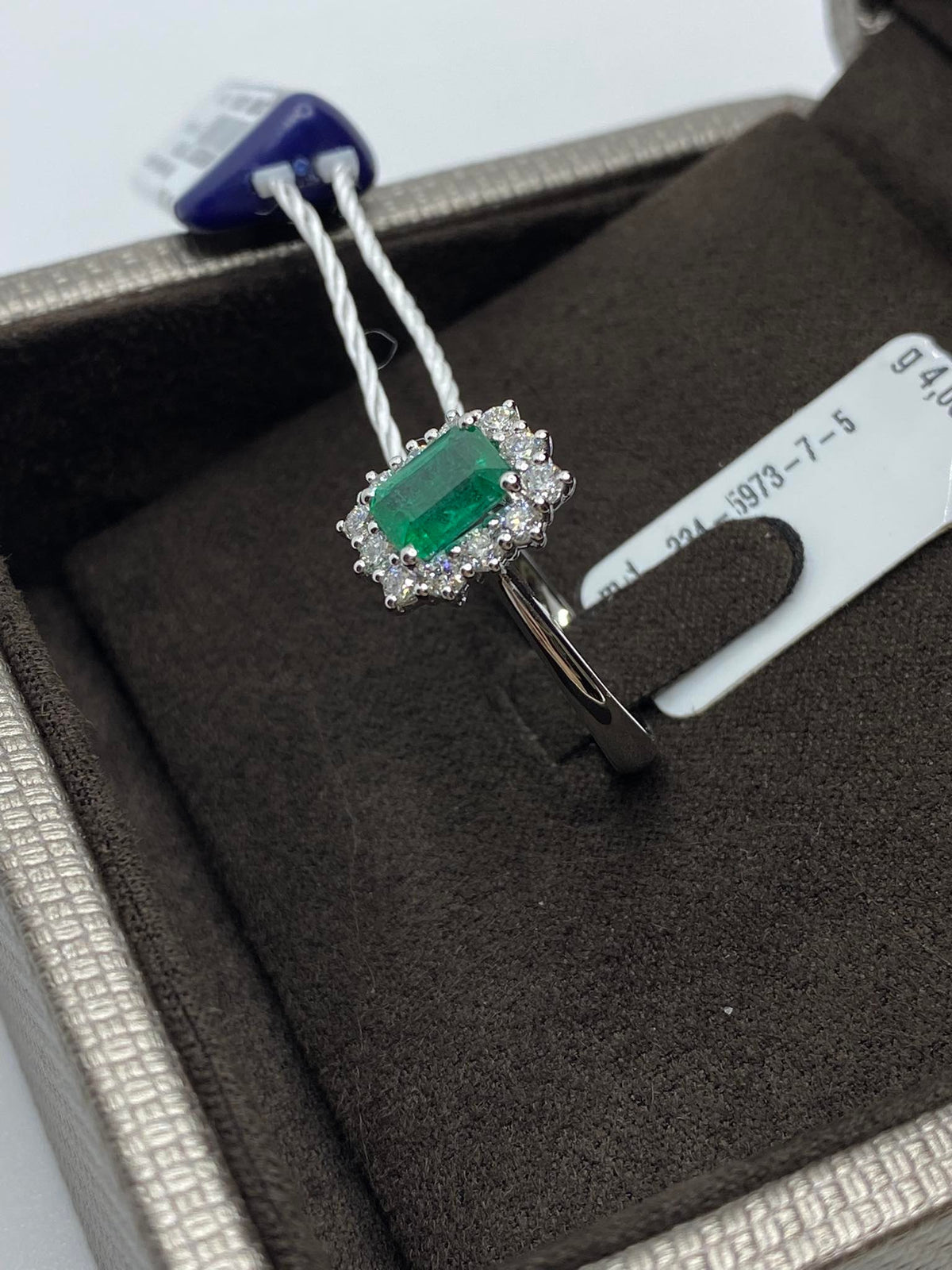 Anello Donna Crivelli con Smeraldo Ct 0.98 e Diamanti