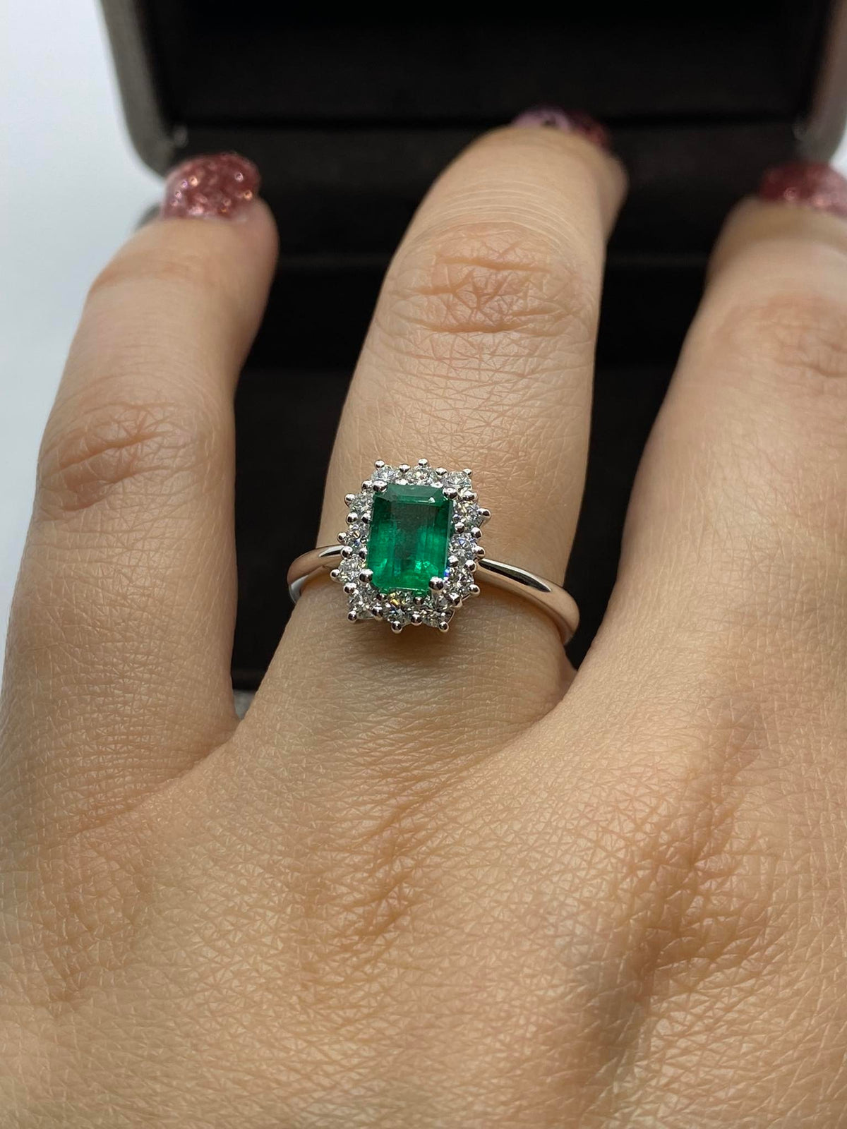 Anello Donna Crivelli con Smeraldo Ct 0.98 e Diamanti