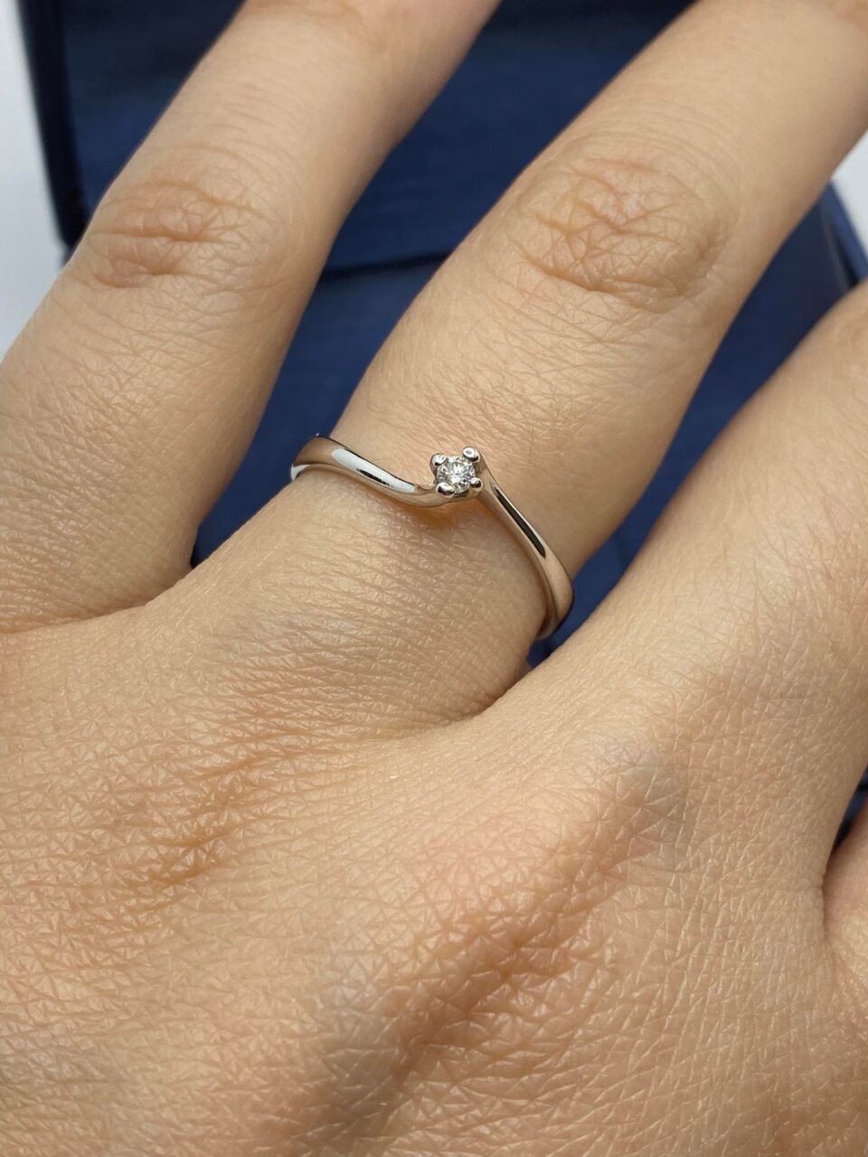 Anello Donna Solitario Comete in Oro 18KT 18KT con Diamante Ct. 0,04