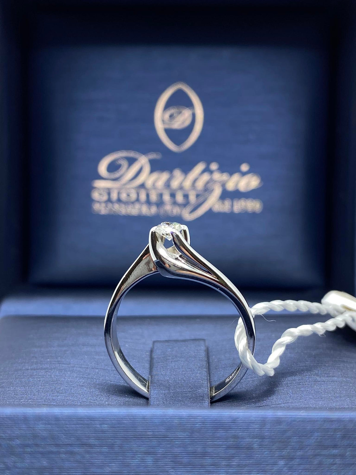 Anello Solitario Comete in Oro 18KT 18KT con Diamante Ct. 0.18