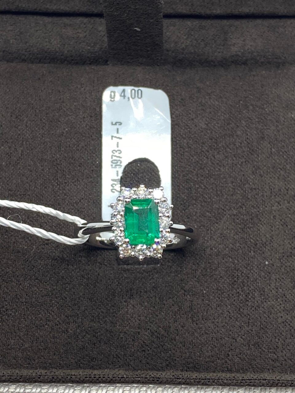 Anello Donna Crivelli con Smeraldo Ct 0.98 e Diamanti