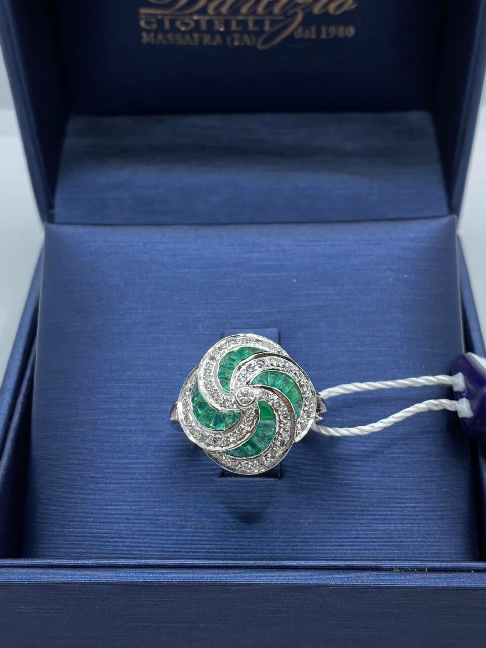 Anello Donna in Oro 18KT 18KT con Smeraldi Ct 1.60 e Diamanti