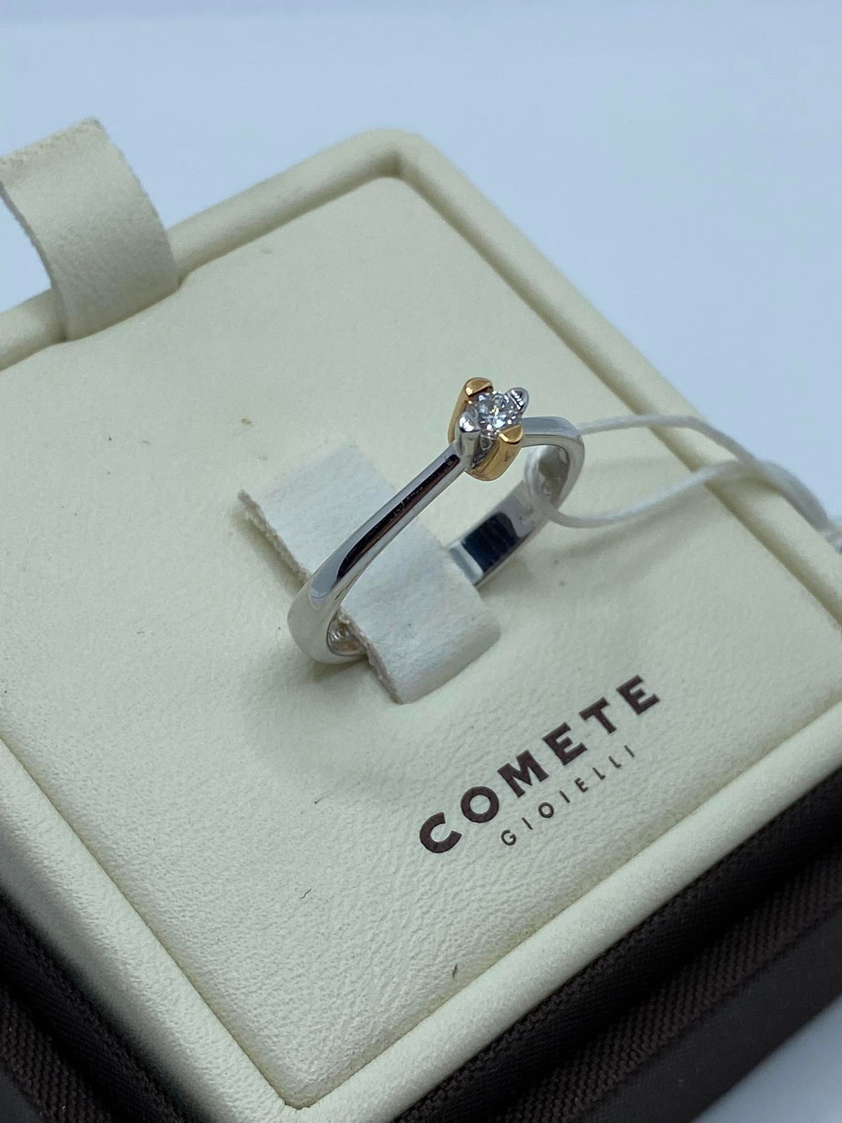 Anello Solitario Comete Gioielli in Oro 18KT 18KT con Briillante Ct. 0.10