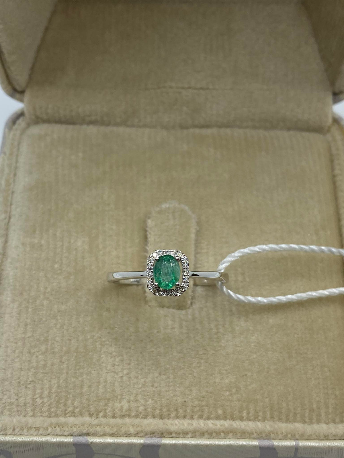 Anello Donna Oro 18KT con Diamanti e Smeraldo Ct. 0.35