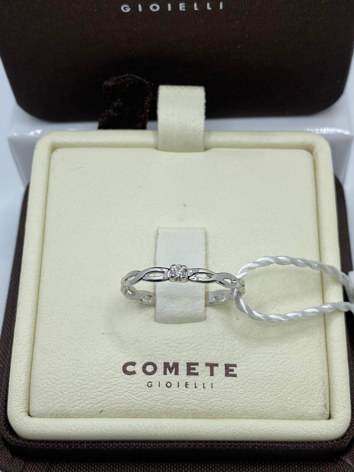 Anello Solitario Comete in Oro 18KT 18KT con Diamante Ct. 0.03