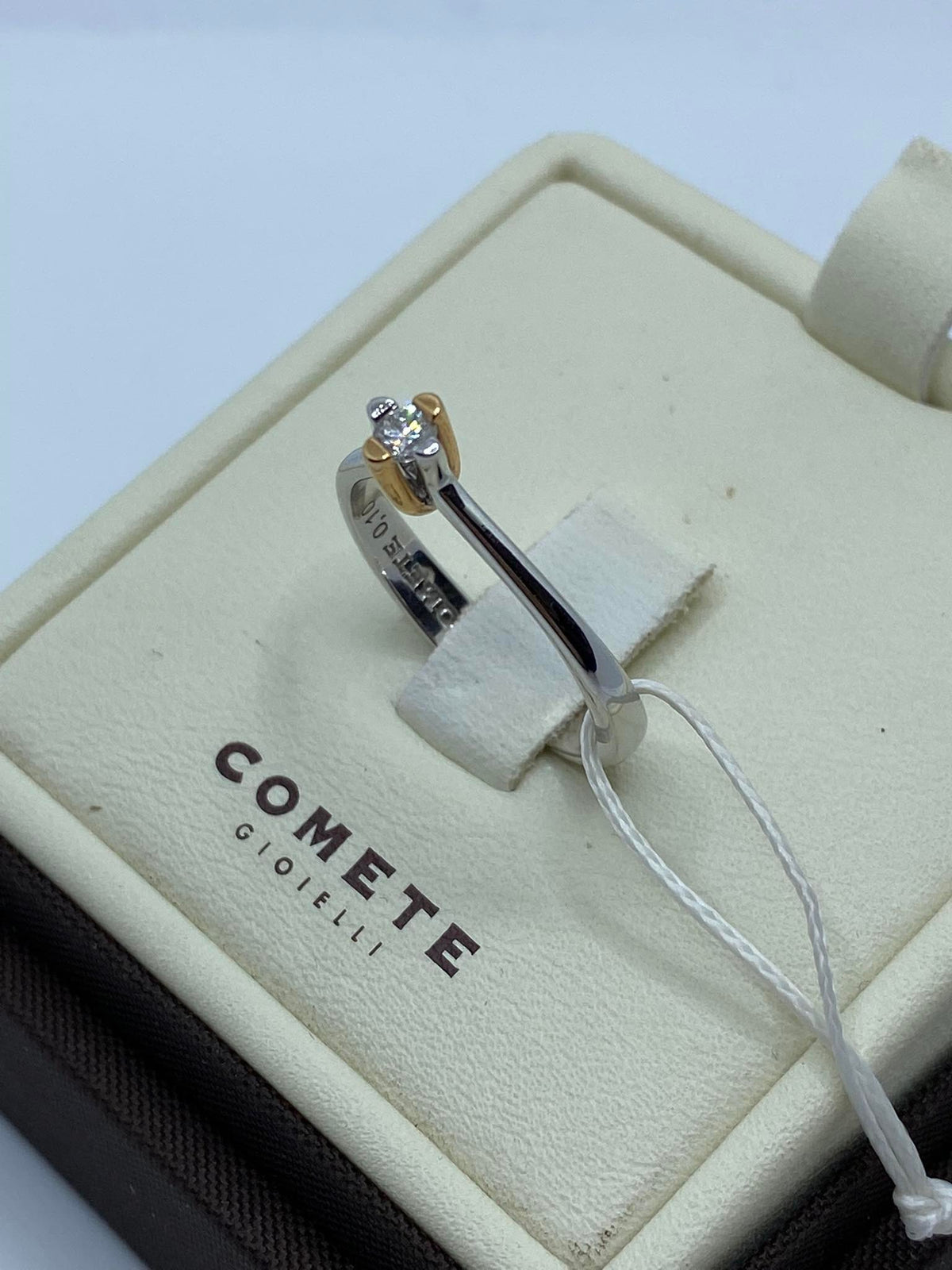 Anello Solitario Comete Gioielli in Oro 18KT 18KT con Briillante Ct. 0.10